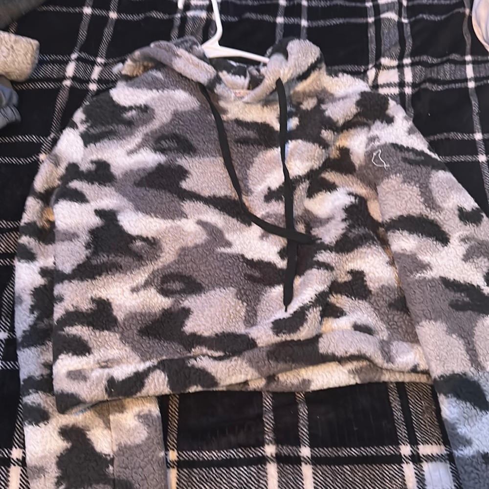 cropped camp romwe hoodie